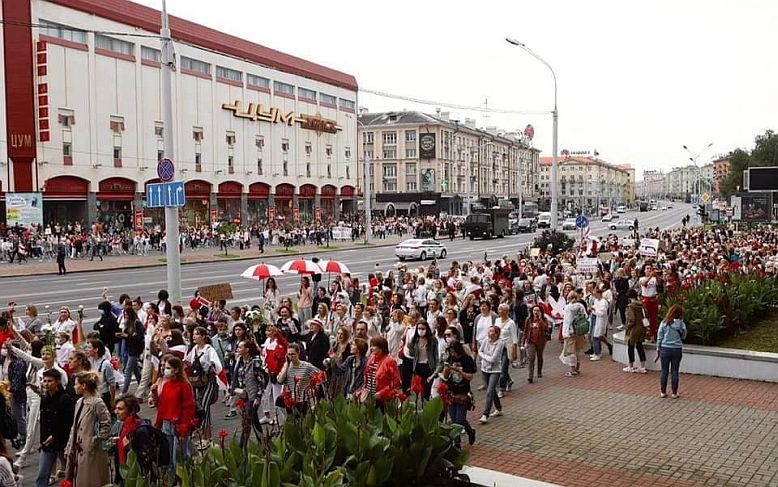 V Minsku pochodovalo 10.000 žen
